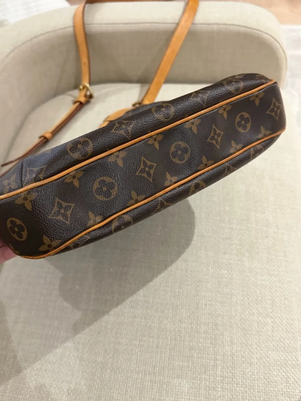 Louis Vuitton Odeon MM Brown Monogram Crossbody with Tan Leather Trim - Picture 6 of 16
